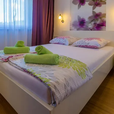 Iva-bono 3 Apartment *